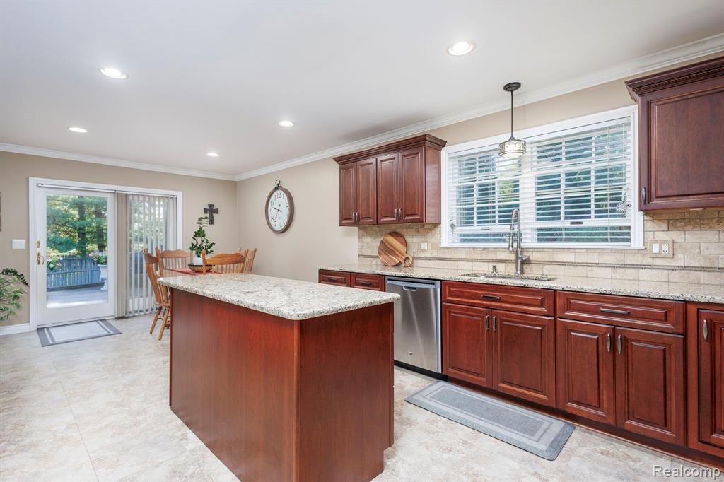 48200 Burton Drive, Shelby Twp, MI 48317 — Photo 9