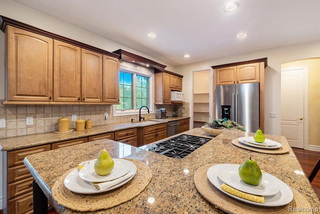 8294 WARWICK GROVES, Grand Blanc, MI 48439 — Photo 14