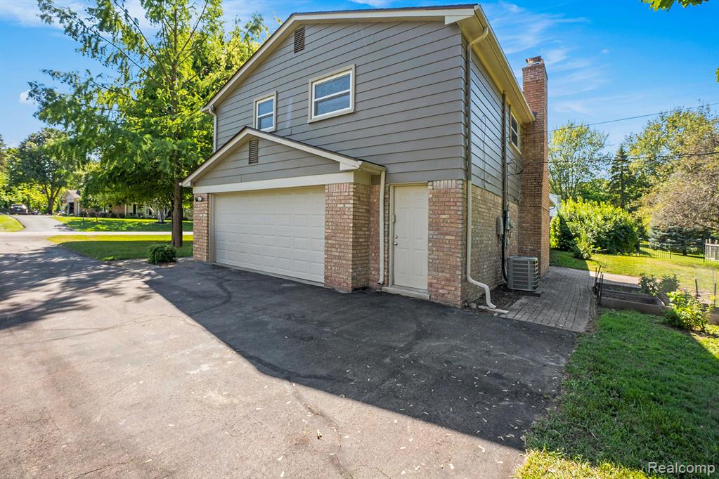 4516 Kevin Court, West Bloomfield, MI — Photo 4