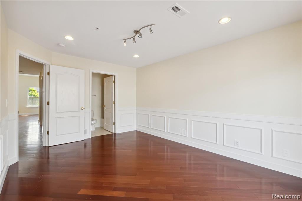 29399 GLEN OAKS Boulevard E, Farmington Hills, MI 48334 — Photo 16
