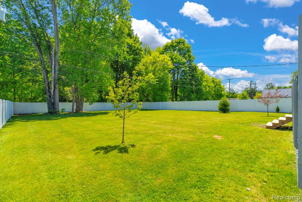 4046 State Road, Fort Gratiot, MI 48059 — Photo 32
