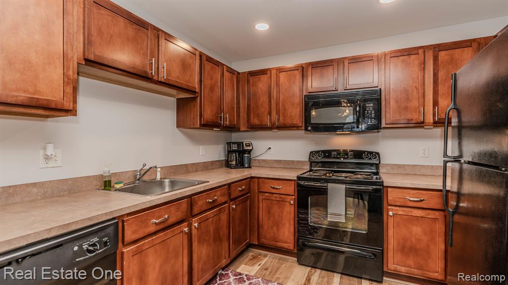 28209 Oakmonte Circle E, 60, New Hudson, MI 48165 — Photo 11