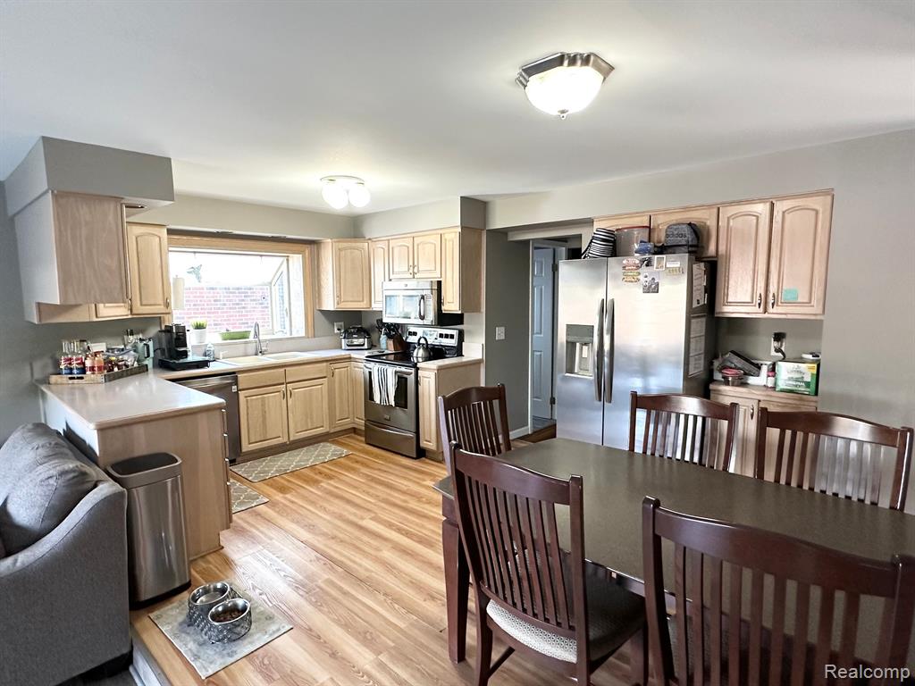 6700 WOONSOCKET Street, Canton, MI 48187 — Photo 3
