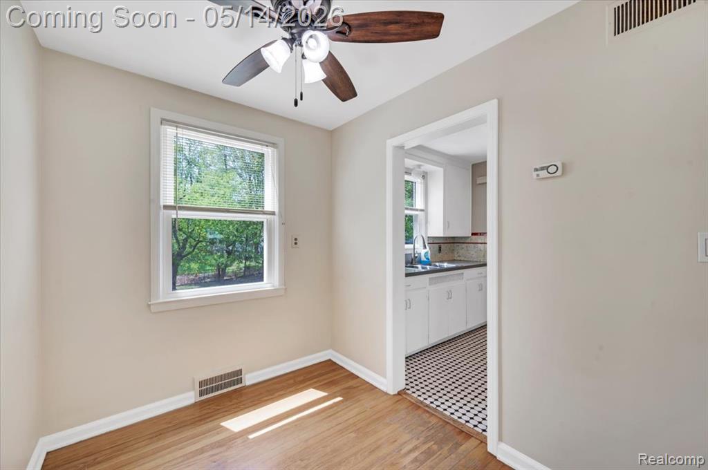 134 Glanworth Street, Lake Orion, MI 48362 — Photo 7