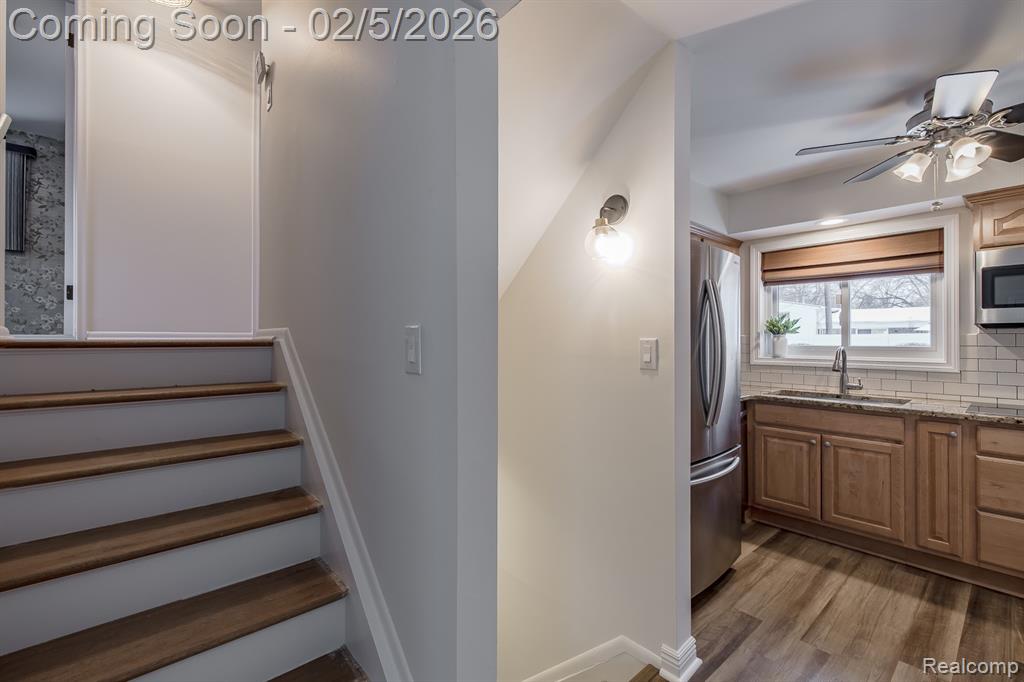 21123 Laurelwood Street, Farmington, MI 48336 — Photo 16