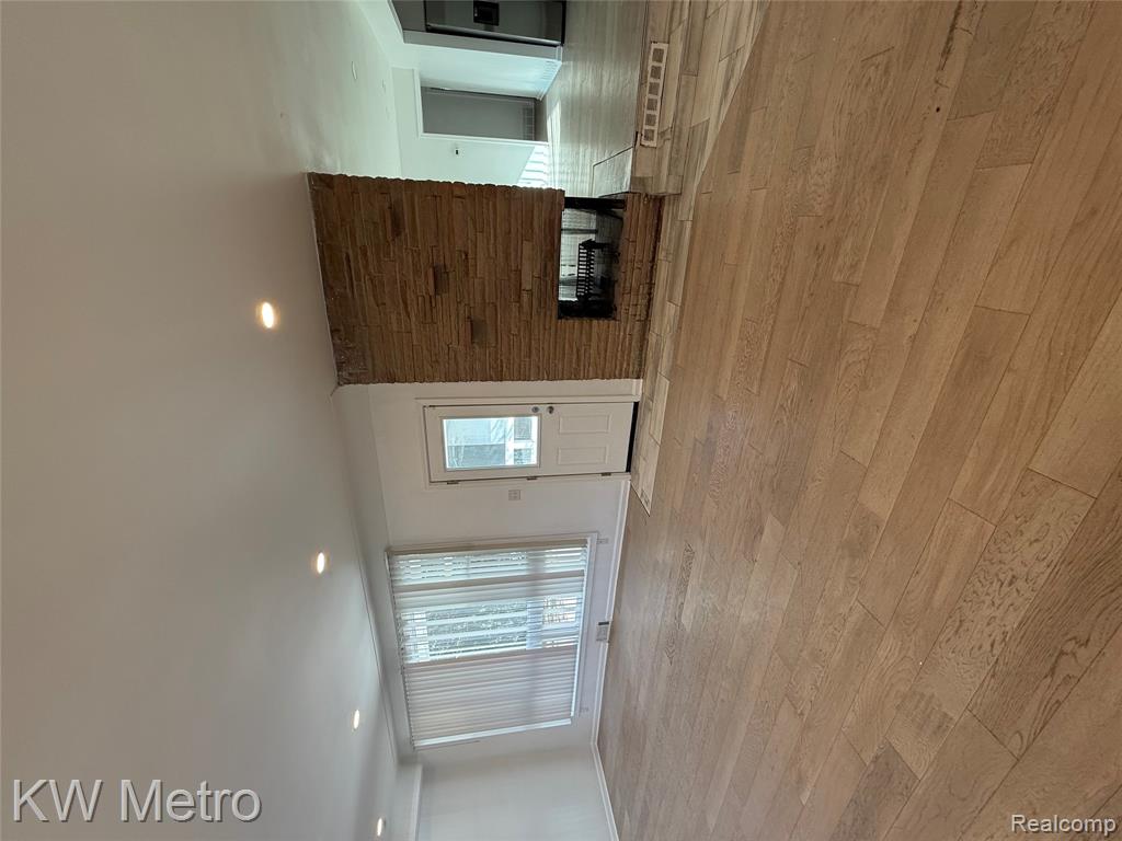 1440 W Square Lake Road, Bloomfield Hills, MI 48302 — Photo 3