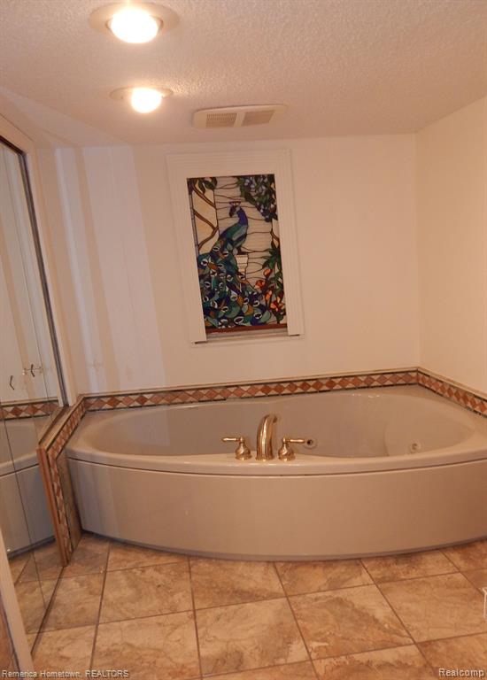 812 cliffs Drive, Ypsilanti, MI 48198 — Photo 14