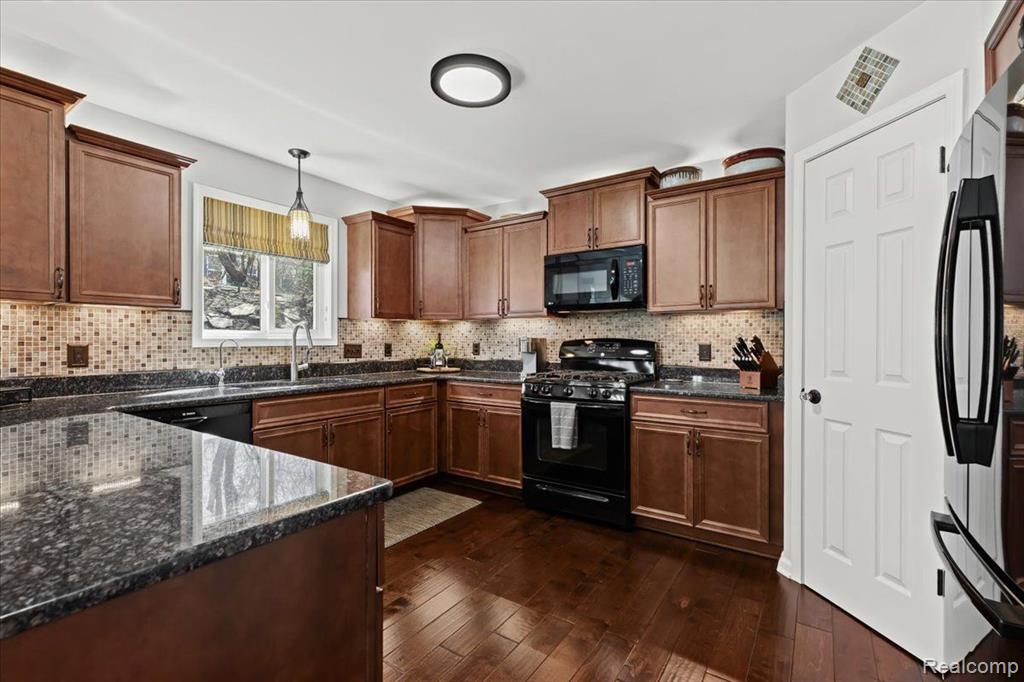 4583 SPRING MOUNTAIN Drive, Brighton, MI 48116 — Photo 9