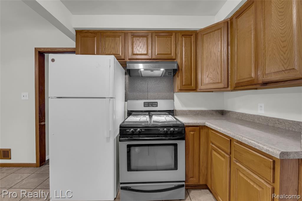 650 CLEOPHUS Parkway, Lincoln Park, MI 48146 — Photo 9