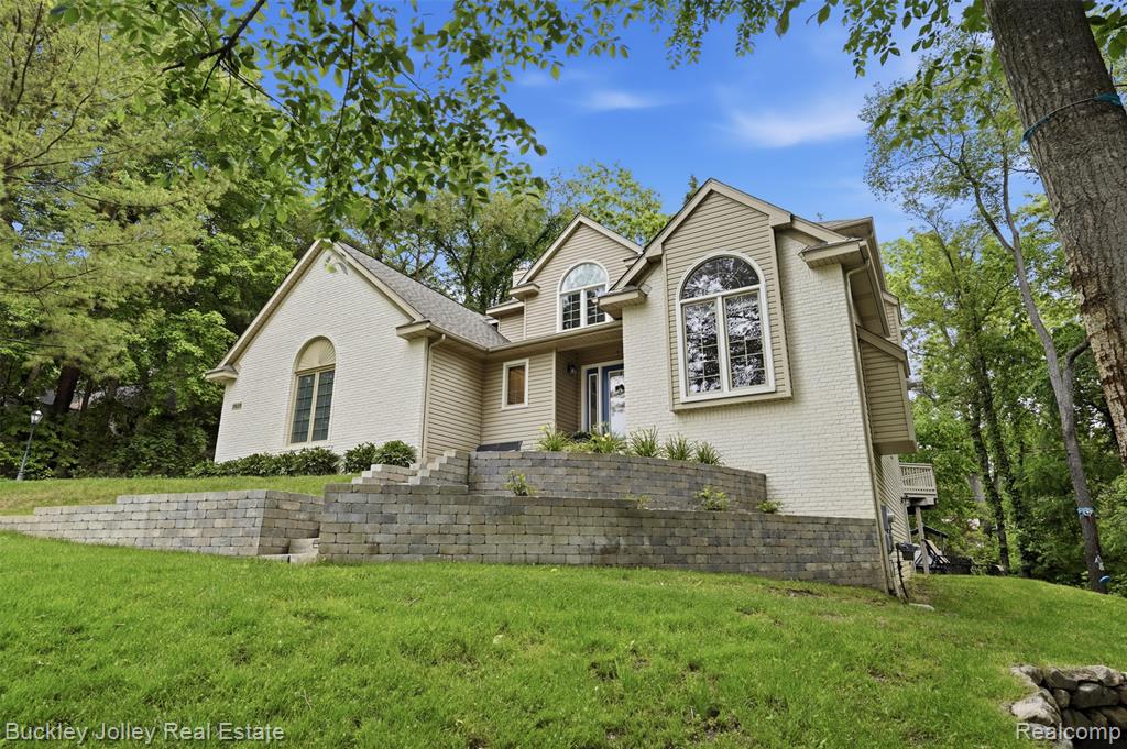 7829 Hillside Lakes Drive, Brighton, MI 48116 — Photo 41