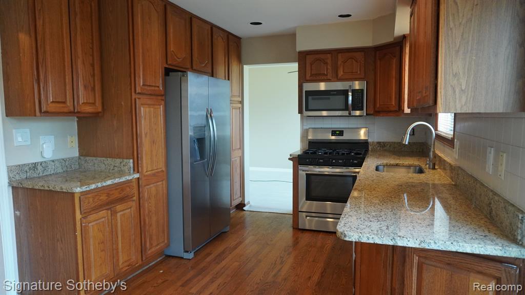 4415 FOX HILL Drive, Sterling Heights, MI 48310 — Photo 9