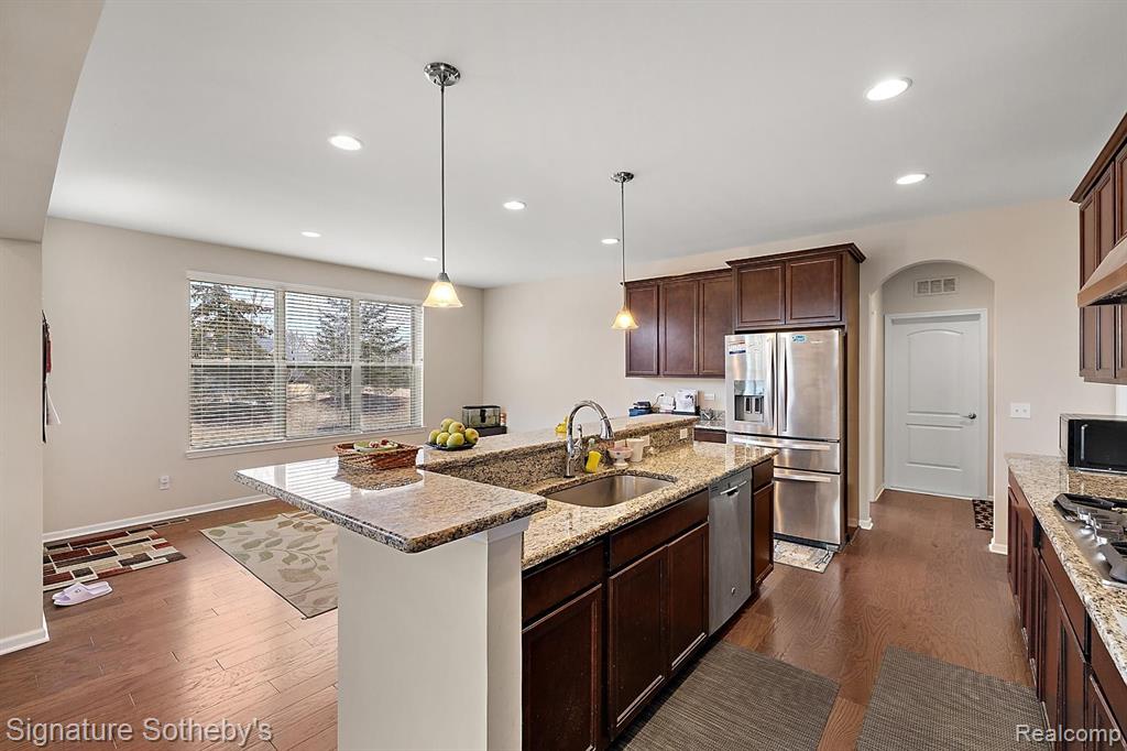 50472 SCARBOROUGH Road, Canton, MI 48188 — Photo 12