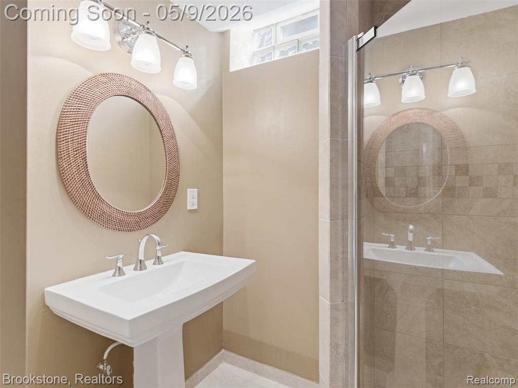 722 Lake Ridge Road, Rochester Hills, MI 48307 — Photo 35