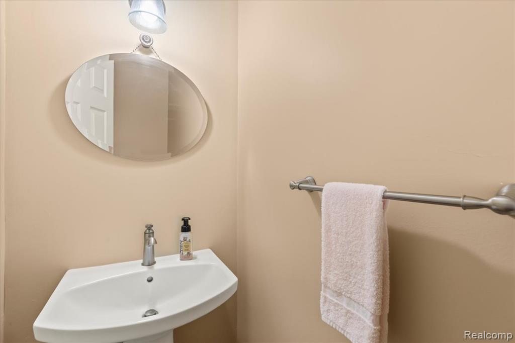 118 Fox Hollow Drive, Metamora, MI 48455 — Photo 21