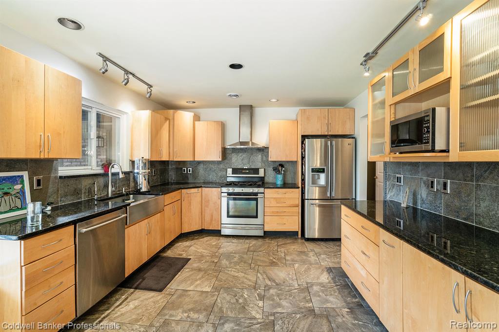 3972 Chevron Drive, Highland, MI 48356 — Photo 11