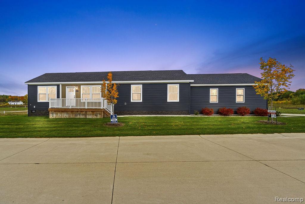 2785 Tradewinds Ct. Court, Lapeer, MI 48446