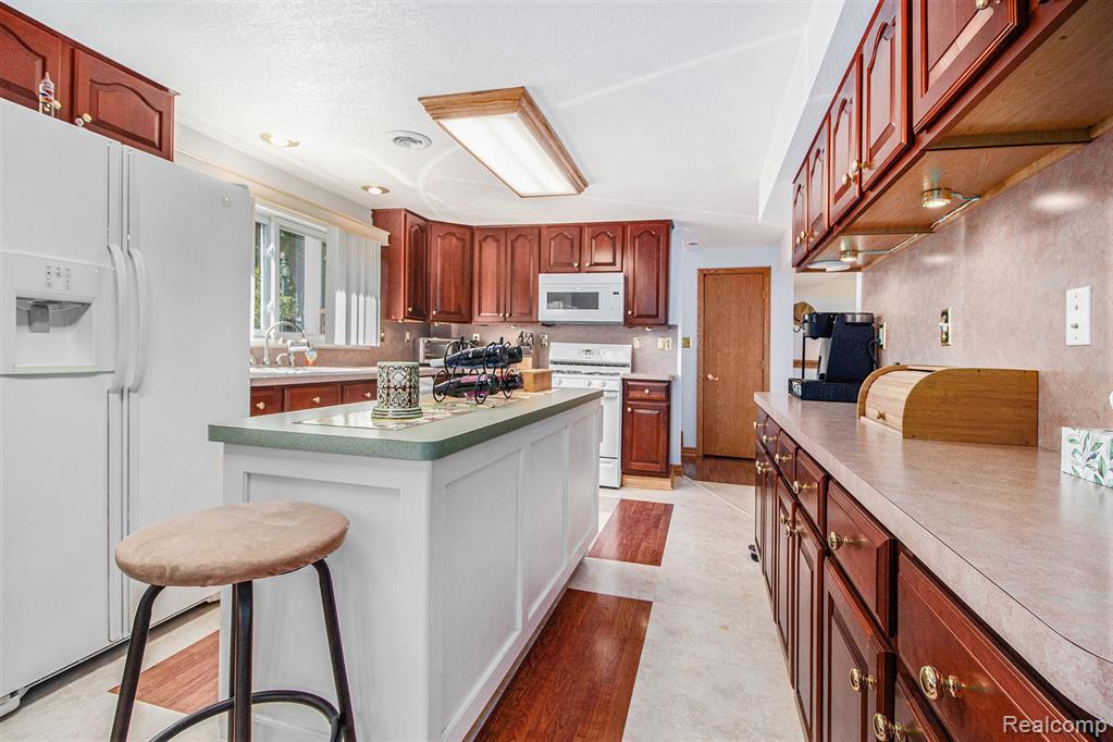 23234 Candace Drive, Rockwood, MI — Photo 9