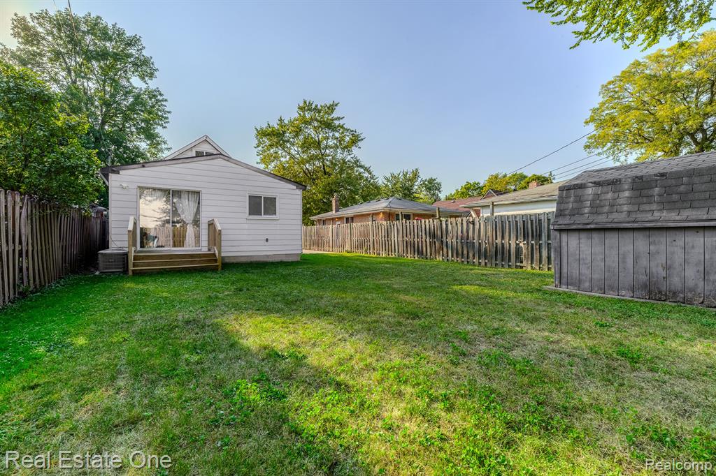 3993 WEDDELL Street, Dearborn Heights, MI 48125 — Photo 28