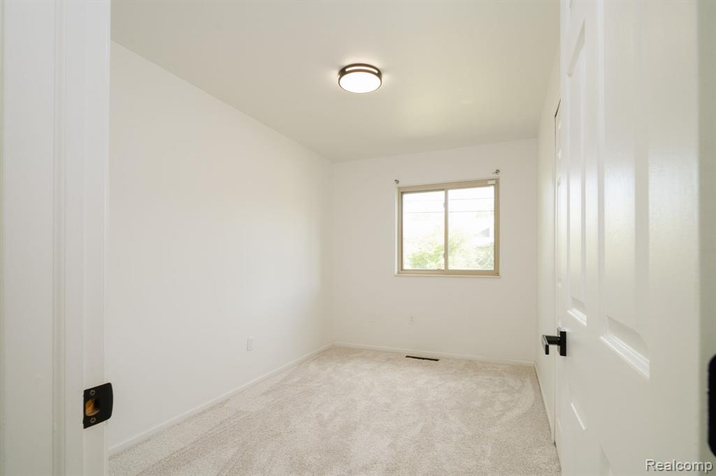 3353 Augusta Street, Flint, MI 48532 — Photo 17