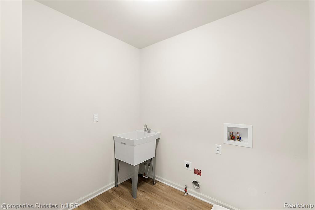 2436 Parkshore Drive, Commerce Twp, MI 48382 — Photo 42
