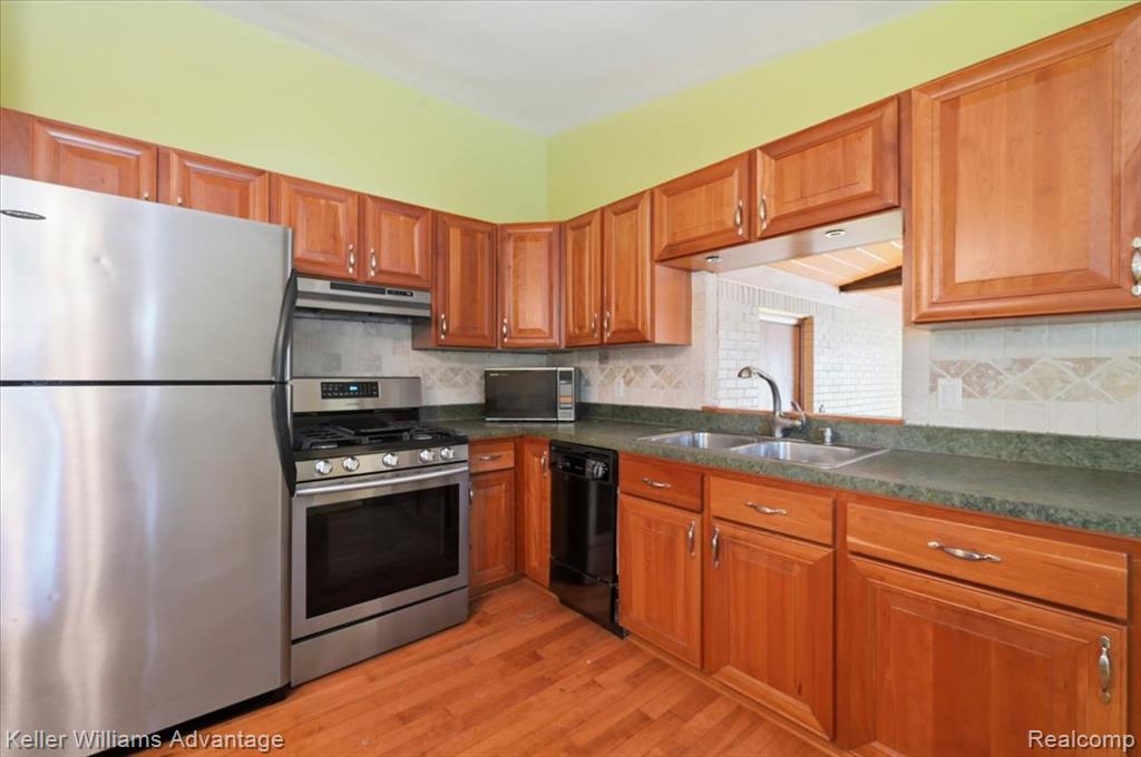 52433 Ihla Street, Utica, MI 48316 — Photo 9