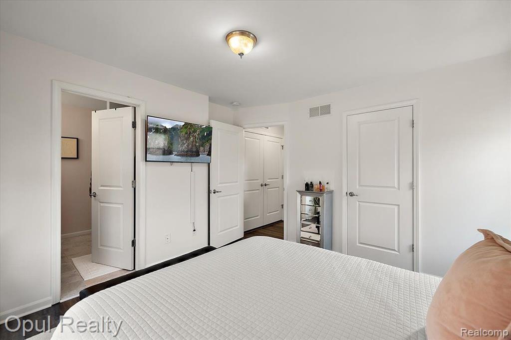 442 N WIXOM Road, Wixom, MI 48393 — Photo 21