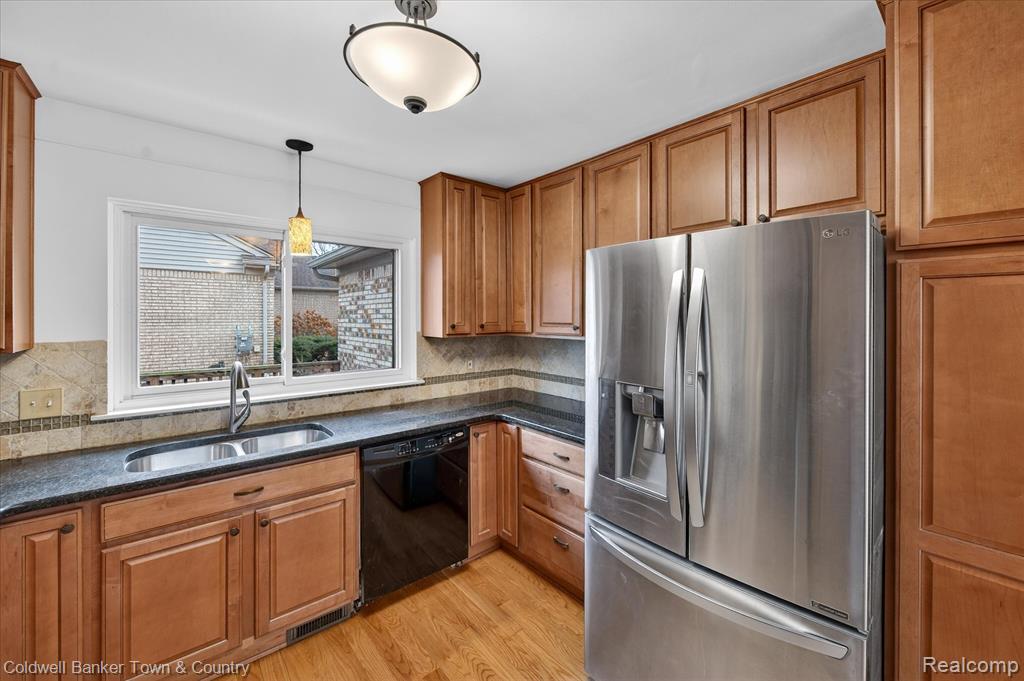 8895 Knolson Avenue, Livonia, MI 48150 — Photo 17