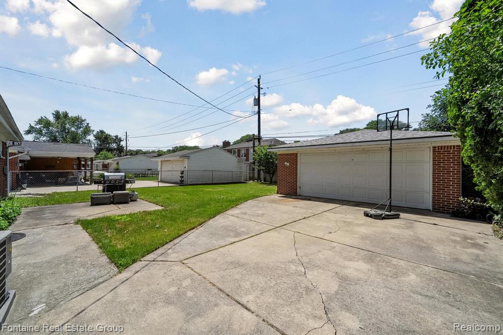 8657 Mercedes Street, Dearborn Heights, MI 48127 — Photo 35