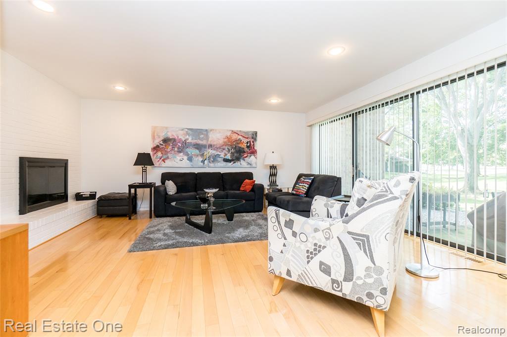 7308 Creek View Circle, West Bloomfield, MI — Photo 14