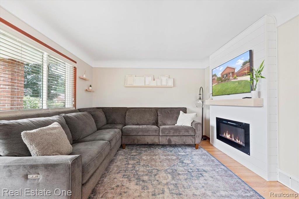 9671 STERLING Avenue, Allen Park, MI 48101 — Photo 9