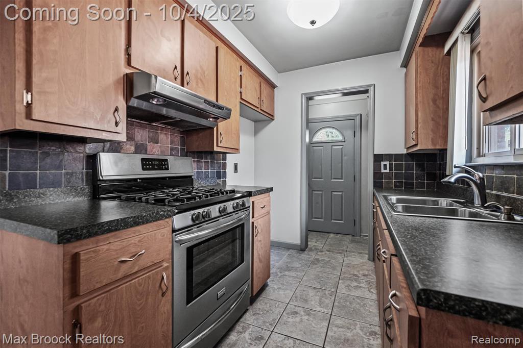 8282 Nightingale Street, Dearborn Heights, MI 48127 — Photo 8