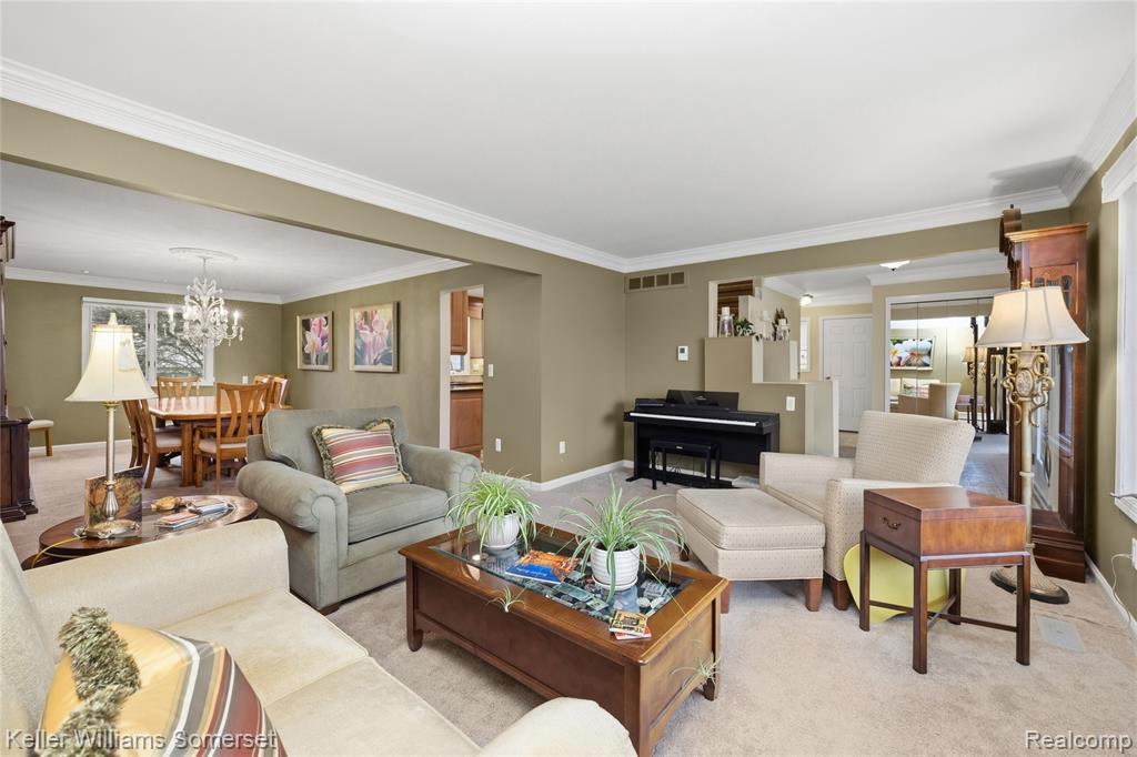447 Antoinette Drive, Rochester Hills, MI 48309 — Photo 15