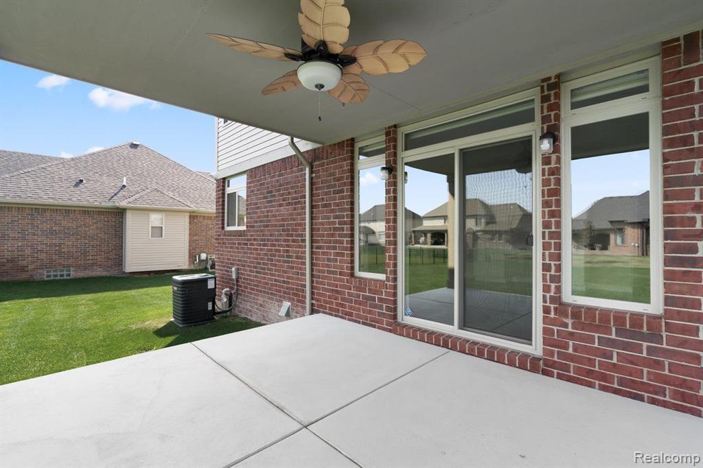 54806 BLACK HILLS Lane, Utica, MI 48316 — Photo 38