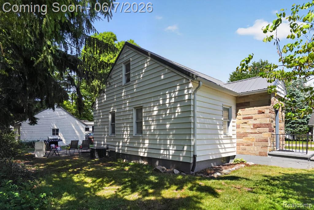 239 E Chestnut Street, Webberville, MI 48892 — Photo 2