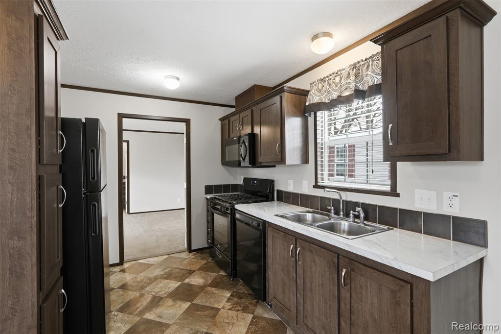 807 Swan Street, Rochester Hills, MI 48309 — Photo 8