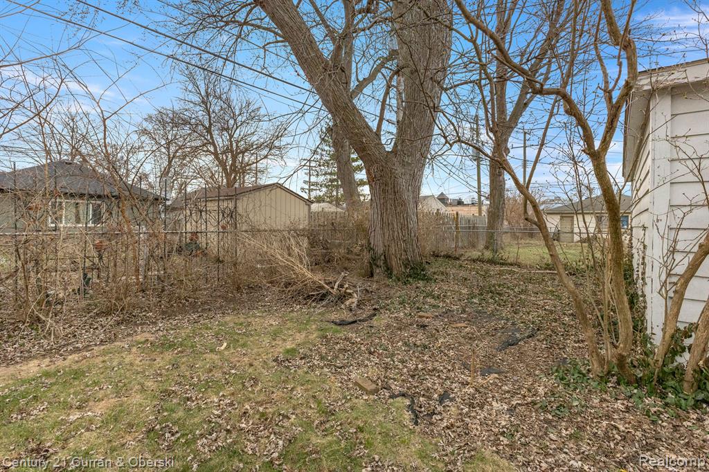 7244 FENTON Street, Dearborn Heights, MI 48127 — Photo 27