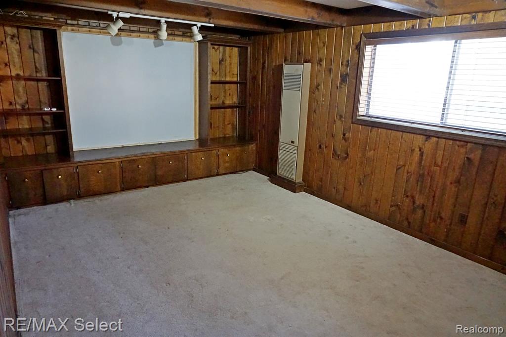 570 SHOREVIEW Drive, Waterford, MI 48328 — Photo 22