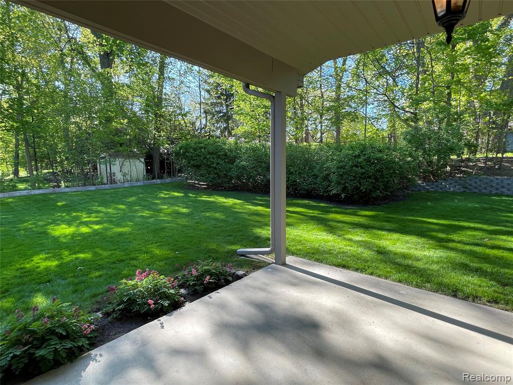 46151 Bloomcrest Drive, Northville, MI 48167 — Photo 36
