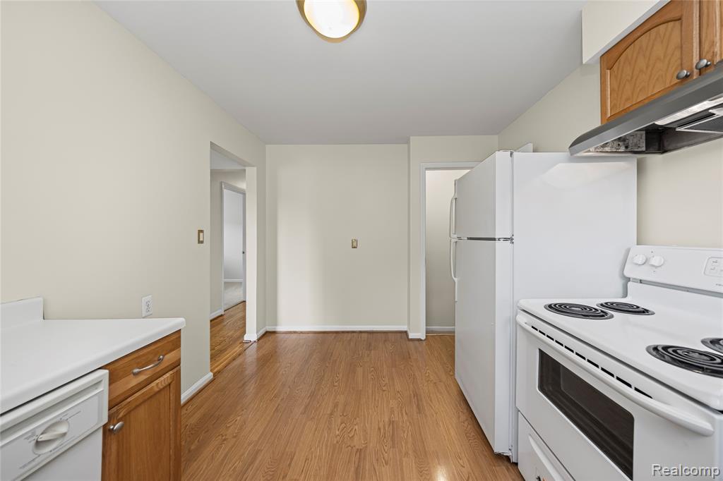 8475 Farnum Avenue, Warren, MI 48093 — Photo 11