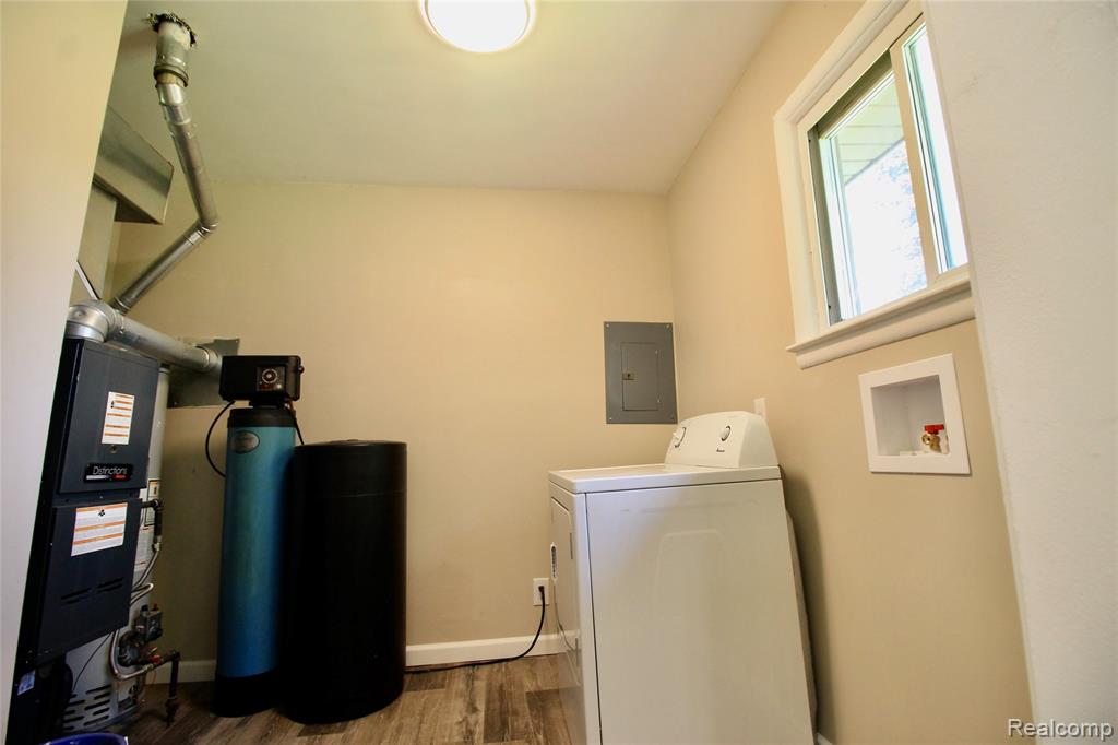 9116 Maplewood Drive, Clio, MI 48420 — Photo 11