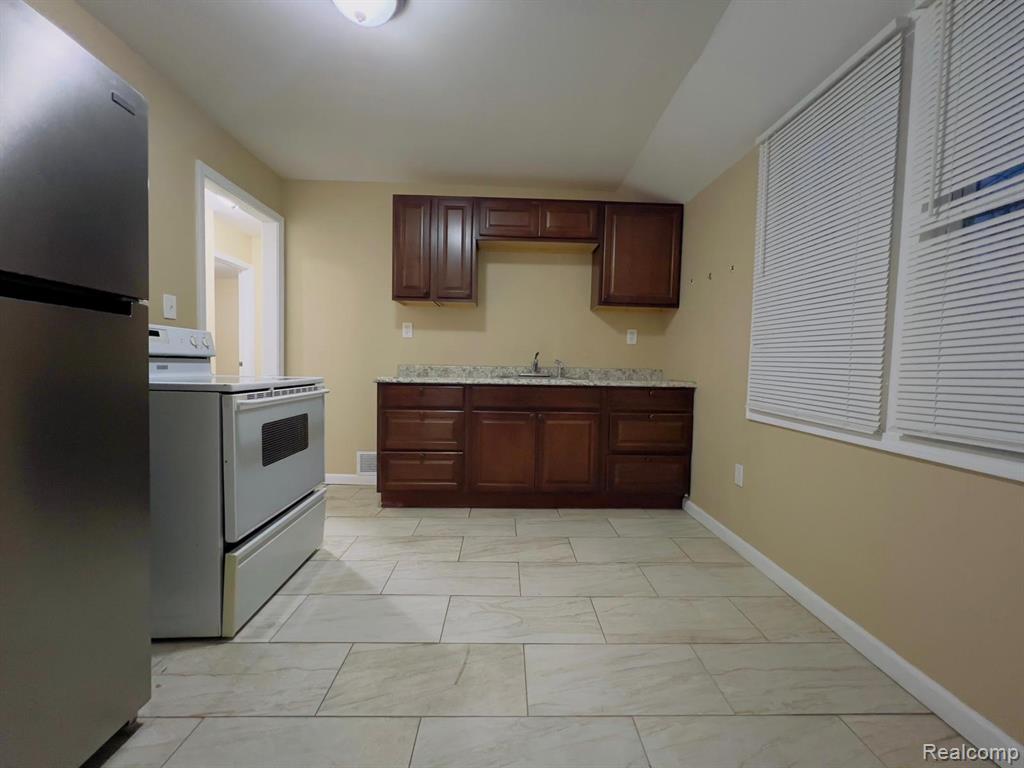 8695 Evergreen Avenue, Detroit, MI 48228 — Photo 5