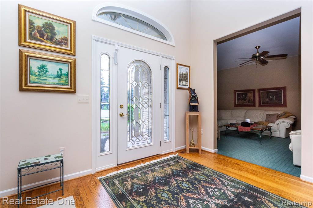 10215 Mill Pointe Drive, Goodrich Vlg, MI — Photo 6