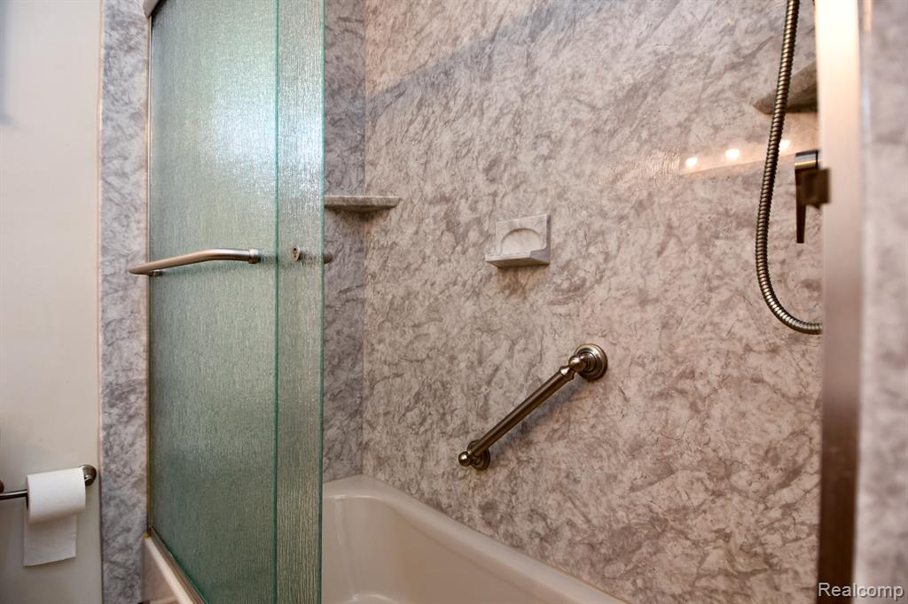 6443 Richfield Road, Flint, MI 48506 — Photo 26
