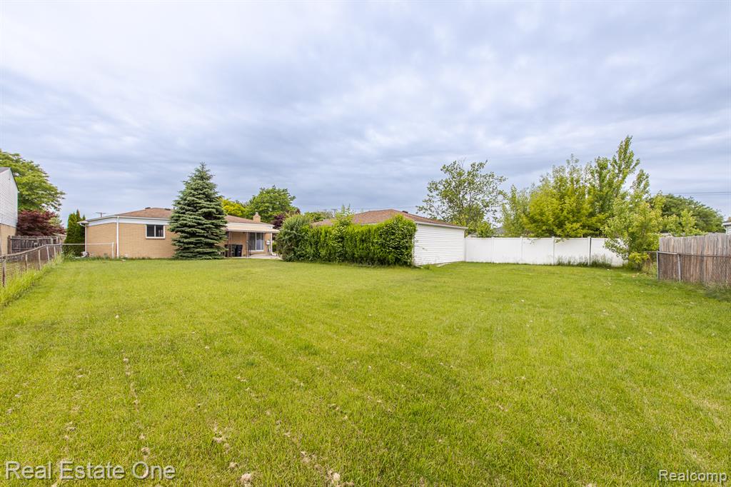 40026 Kristen Drive, Sterling Heights, MI 48310 — Photo 34