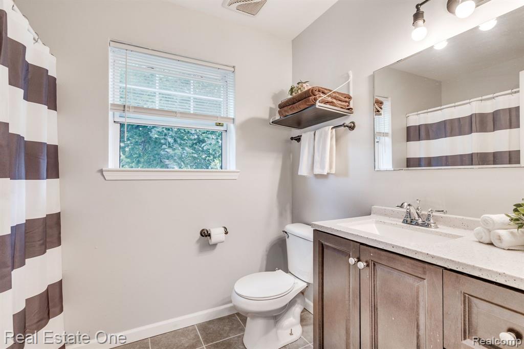 21063 WOODSIDE Avenue, Ferndale, MI 48220 — Photo 16