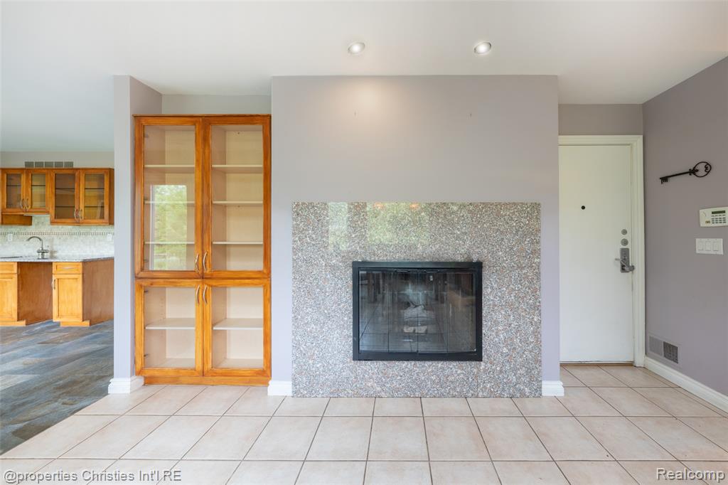 6663 Bloomfield Lane, West Bloomfield, MI — Photo 8