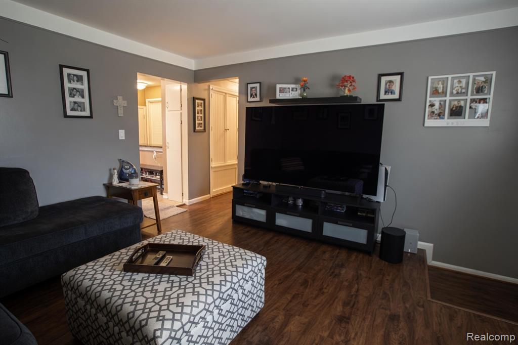 18584 Blue Island Court, Roseville, MI 48066 — Photo 9