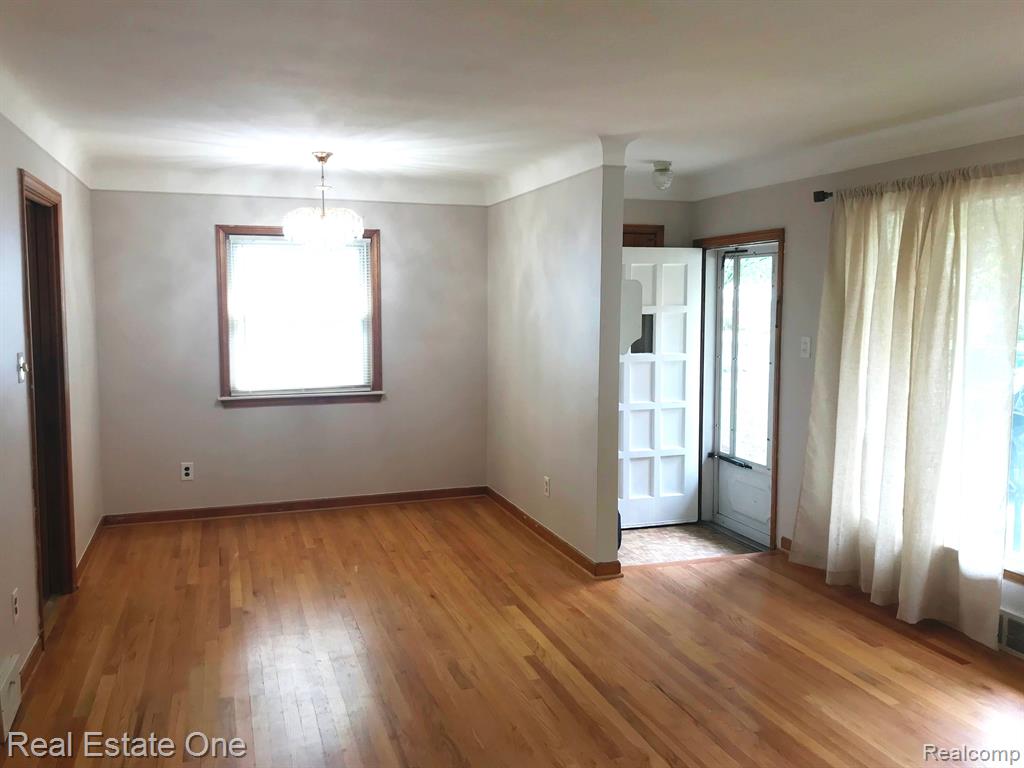 706 SYMES Avenue, Royal Oak, MI 48067 — Photo 2