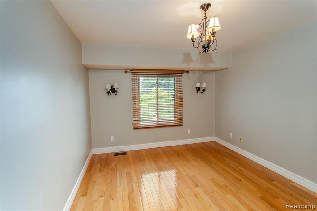 6598 MAPLE LAKES Drive, West Bloomfield, MI — Photo 13