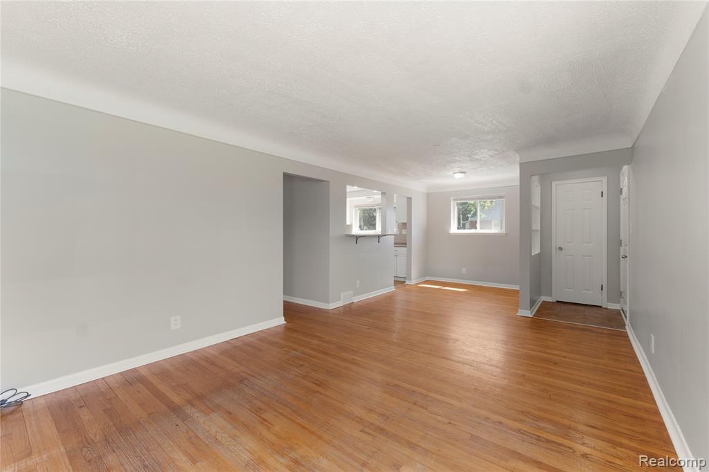 6869 Buhr Street, Hamtramck, MI 48212 — Photo 2